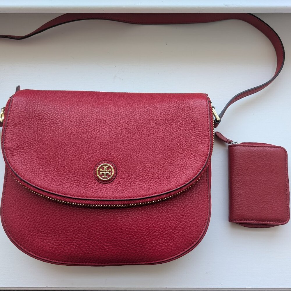 NWOT TORY BURCH Pebbled Messenger/Crossbody INCL DUST BAG + wallet